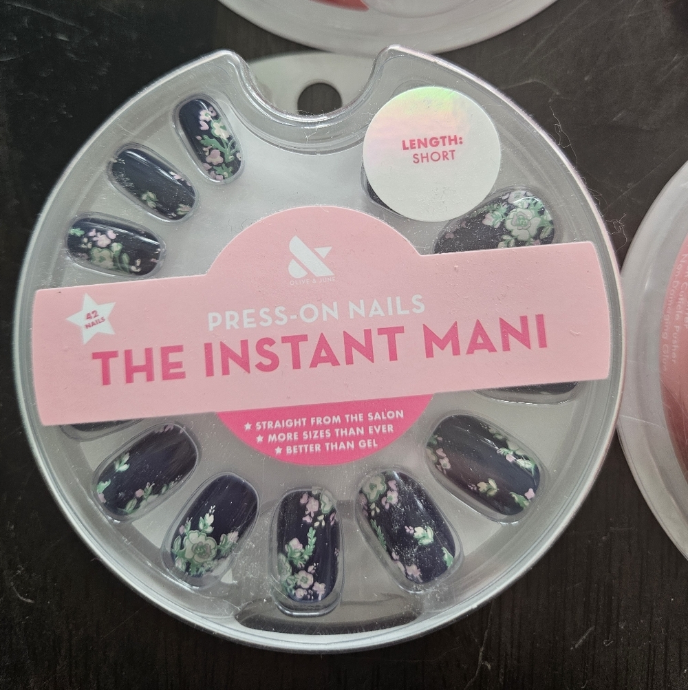 Olive And June Press-on Nails, Micro floral, Short round